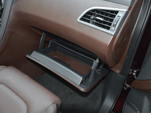 2017款1.5T 手动适·享型 7座 手套箱