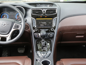 2017款1.5T 7座手动标准型 中控台