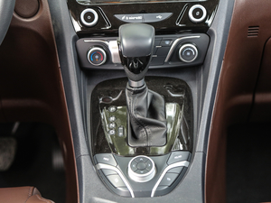 2017款1.5T 7座手动标准型 中控区