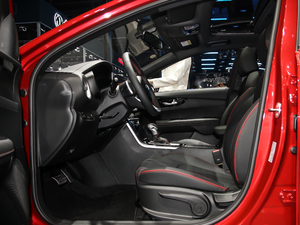 2019款1.4T 自动智享运动版 前排空间