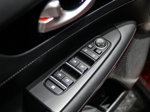 2019款1.4T 自动智享运动版 主驾车窗控制区	