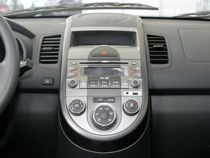 2010款1.6GL 自动 中控区