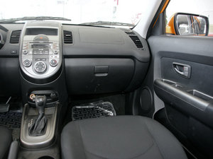 2010款1.6GL 自动 中控区