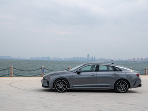 2020380T GT-Line Ş w^