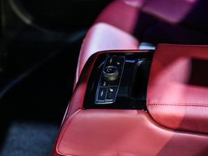 2020380T GT-Line Ş g