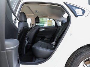 2020款1.5L CVT新锐天窗版 后排空间