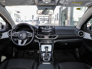 2020款1.5L CVT新锐天窗版 内饰全景
