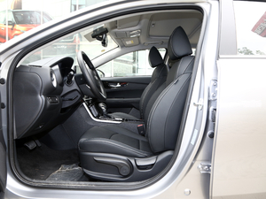 2020款1.5L CVT智享互联版 前排空间