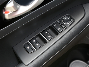 2020款1.5L CVT智享互联版 主驾车窗控制区	