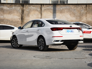 2020款1.5L CVT时尚版 左后45度