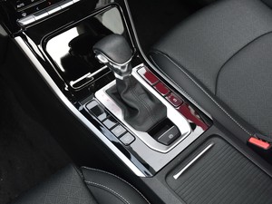 2020款1.5L CVT时尚版 换挡杆