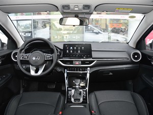 2020款1.5L CVT时尚版 内饰全景
