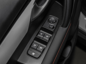 2021款Ace 2.0L 挑战版 主驾车窗控制区	