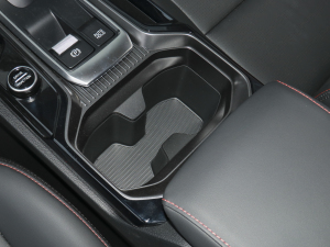 2021款Ace 2.0L 探索版 前排杯架