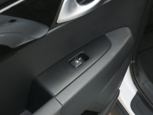 2021款Ace 2.0L 探索版 后排车窗控制区