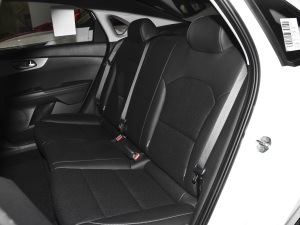 2021款改款 1.5L CVT青春版 后排座椅