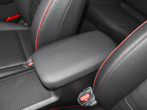 2021款1.4T DCT GT-Line奋斗互联版 中央扶手箱