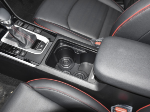 2021款1.4T DCT GT-Line奋斗互联版 前排杯架