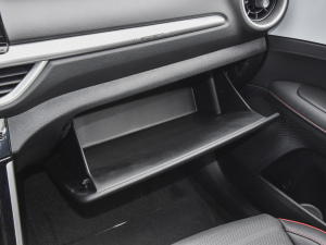 2021款1.4T DCT GT-Line奋斗互联版 手套箱