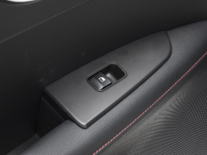 2021款1.4T DCT GT-Line奋斗互联版 后排车窗控制区