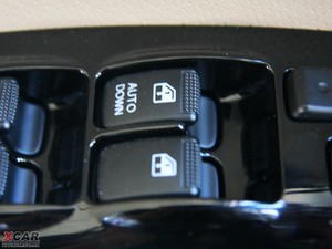 2009款2.0GLS 四驱手动版 中控区