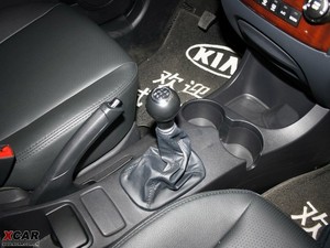2009款2.0GLS 两驱手动版 中控区
