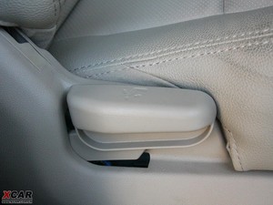 2009款2.0GLS 四驱手动版 主驾驶座椅调节