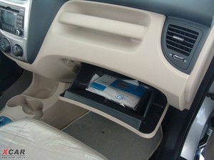 2009款2.0GL 两驱自动版 手套箱