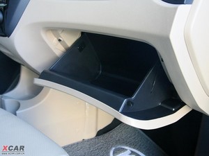 2009款2.0GLS 四驱手动版 手套箱