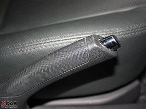 2009款2.0GLS 两驱手动版 驻车制动器