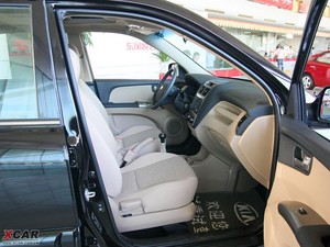 2009款2.0GL 两驱手动版 前排空间