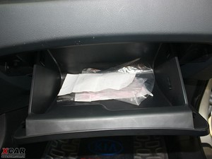 2009款2.0GLS 两驱手动版 手套箱