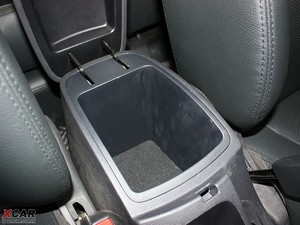 2009款2.0GLS 两驱手动版 空间座椅