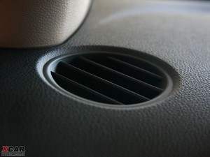 2009款2.0GLS 四驱手动版 中控区