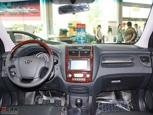 2009款2.0GLS 两驱手动版 内饰全景