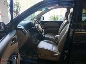 2009款2.0GLS 四驱手动版 前排空间