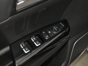 2021款1.6T DCT四驱焕新版 主驾车窗控制区	