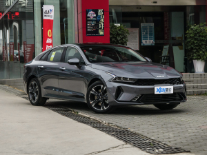 2021款380T GT-Line 焕新版 右前45度