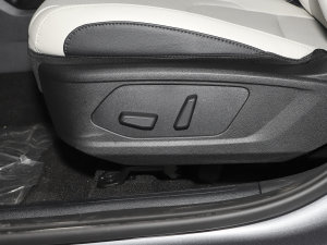 2023款1.5T 两驱尊贵版 主驾驶座椅调节