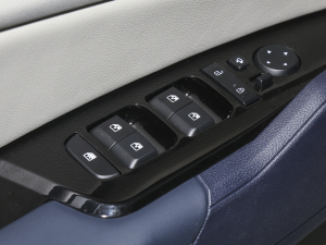 20232.0L HEV F п؅^