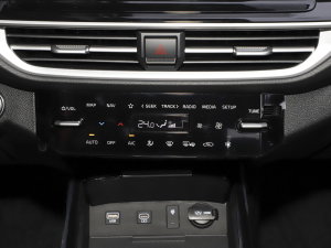2023款1.5L CVT尊贵版 空调调节
