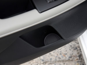 2023款1.5L CVT豪华版 后门储物空间