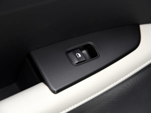 2023款1.5L CVT豪华版 后排车窗控制区