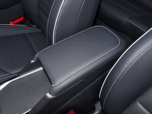 2023款1.4T DCT豪华版 中央扶手箱