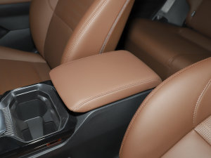 2023款2.0L 基本型 中央扶手箱