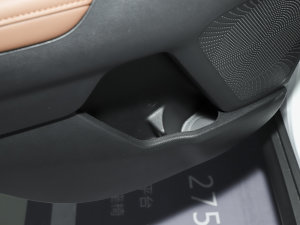 2023款2.0L 基本型 后门储物空间