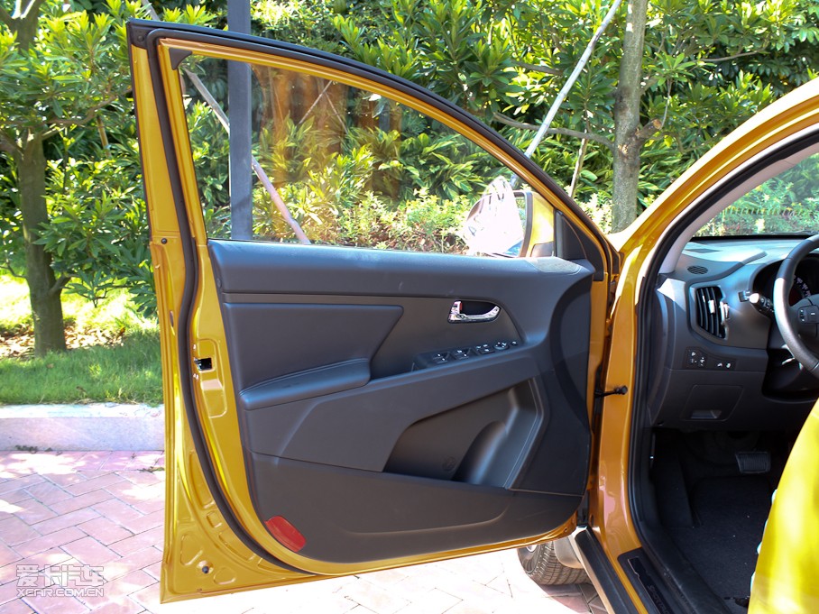 2011 2.0L Premium ԄӃ