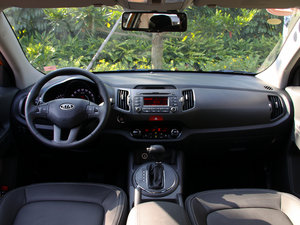 2011款2.0L Premium 自动两驱版 内饰全景