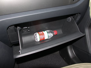 2011款2.0L Premium 自动两驱版 手套箱