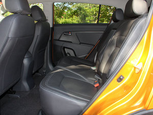 2011款2.0L Premium 自动两驱版 后排空间